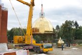 В Майкопе установлен главный купол строящегося Успенского кафедрального собора