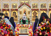 Slujirea Patriarhului în ajunul sărbătorii Acoperământului Preasfintei Născătoare de Dumnezeu la biserica „Sfântul Binecredinciosul cneaz Igor al Cernigovului” din Peredelkino