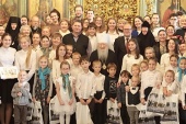 Патриарший наместник Московской епархии возглавил торжества по случаю 30-летия воскресной школы Новодевичьего монастыря