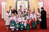 Întîistătătorul Bisericii Ortodoxe Ruse s-a întîlnit cu tinerii pelerini din Ucraina