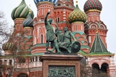 De Ziua unității poporului Președintele Rusiei și Întîistătătorul Bisericii Ortodoxe Ruse au depus flori la monumentul lui Cuzma Minin și Dmitrii Pojarski din Piața Roșie