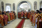 Primates of Russian Orthodox Church and Orthodox Church in America celebrate Liturgy in Moscow Church of St. Catherine In-the-Fields