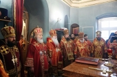 Întîistătătorii Bisericii Ortodoxe Ruse și Bisericii Ortodoxe în America au săvîrșit Dumnezeiasca Liturghie la biserica „Sfînta Mare Muceniță Ecaterina” din Vspolie, or. Moscova