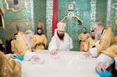 Епископ Сергиево-Посадский Парамон освятил новый престол в Сергиевском храме Троице-Сергиевой лавры
