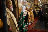 De ziua pomenirii Sfîntului Ierarh Petru Sanctitatea Sa Patriarhul Chiril a săvîrșit Dumnezeiasca Liturghie în Catedrala „Adormirea Maicii Domnului” din Kremlin, or. Moscova