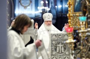 В Рождественский сочельник Святейший Патриарх Кирилл совершил Литургию в Храме Христа Спасителя в Москве