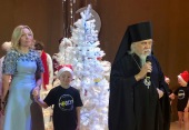 Председатель Синодального отдела по социальному служению посетил благотворительную елку в Храме Христа Спасителя