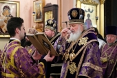 В субботу первой седмицы Великого поста Святейший Патриарх Кирилл совершил Литургию в Покровском ставропигиальном монастыре в Москве