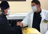 Eparhiile Bisericii Ortodoxe din Ucraina acordă ajutor spitalelor și medicilor