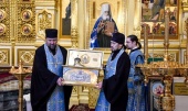 Священнослужители Магадана совершили объезд города с ковчегом с частицей мощей святителя Иннокентия Московского