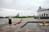 Sanctitatea Sa Patriarhul Chiril a depus flori la monumentul Victoriei din Poklonnaya Gora