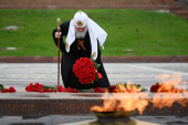 Depunerea florilor la Poklonnaya Gora din Moscova de ziua aniversării a 75 de ani de la Victorie
