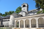 Влада Чорногорії переслідує Православну Церкву за українським сценарієм