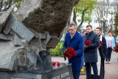Cu prilejul celei de-a 25-a aniversari a seismului din Neftegorsk care a răpit viețile a peste două mii de oameni la Sahalin au fost pomeniți în rugăciuni cei decedați