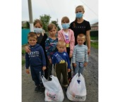 В Шахтинской епархии передали продуктовую помощь в многодетные семьи