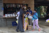 Διανομή εκατοντάδων δεμάτων με τρόφιμα σε πλέον φτωχότερες οικογένειες στο Νταβάο από την εκκλησιαστική επαρχία Φιλιππίνων και Βιετνάμ την περίοδο της πανδημίαςм