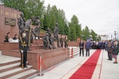Митрополит Уфимский Никон принял участие в церемонии открытия памятника «Землякам, ушедшим на фронт» в Уфе