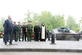 В Санкт-Петербурге освящен памятник подводникам, погибшим год назад в Баренцевом море
