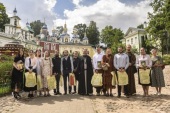 Студенты московских вузов посетили Печоры и встретились с митрополитом Псковским Тихоном