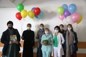 Православные волонтеры из Москвы доставили подарки в больницы Северодвинска и Архангельска