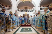 Întâistătătorul Bisericii Ortodoxe din Ucraina a condus sărbătorirea hramului la Mânăstirea în cinstea Icoanei Maicii Domnului „Epakouousa” din cadrul Eparhiei de Kiev