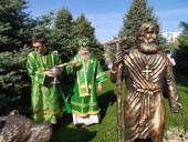 В Волжском освящен памятник преподобному Серафиму Саровскому