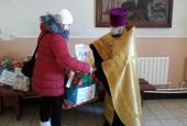 Нуждающиеся семьи города Маркса получили помощь от гуманитарного центра Покровской епархии