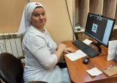 Cu participarea Departamentului Sinodal pentru binefacerea bisericească și-au reînceput activitatea cursurile pentru surori de caritate cu îngrijirea oamenilor grav bolnavi