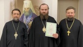 Председатель Учебного комитета вручил ректору Коломенской духовной семинарии свидетельство о государственной аккредитации
