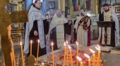 У Харківській області моляться про загиблих під час пожежі в будинку для літніх людей у Харкові