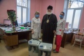 Епископ Сарапульский Антоний передал в инфекционное отделение городской больницы Сарапула кислородные концентраторы