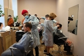 В Уфе при поддержке епархии открыли две благотворительных парикмахерских для бездомных