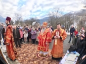 Hierarchical Liturgy celebrated for the parish ousted from its church building in Zakarpatska Oblast
