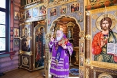 В Неделю Крестопоклонную Святейший Патриарх Кирилл совершил Литургию в Александро-Невском скиту