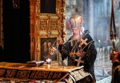 У Великий П'яток Святіший Патріарх Кирил звершив вечірню з винесенням Плащаниці Спасителя в Храмі Христа Спасителя