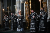 В канун Великой Субботы Святейший Патриарх Кирилл совершил утреню с чином погребения в Храме Христа Спасителя