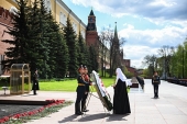 Напередодні 76-ї річниці Перемоги Святіший Патріарх Кирил поклав вінок до могили Невідомого солдата біля Кремлівської стіни