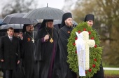 Делегация Санкт-Петербургской епархии приняла участие в возложении венков на Пискаревском кладбище