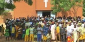 В Буркина-Фасо убиты 15 новообращенных христиан, направлявшихся на крещение