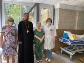 Тверская епархия передала помощь подопечным геронтологического центра