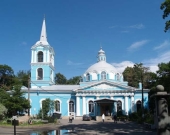 В праздник Смоленской иконы Богородицы митрополит Санкт-Петербургский Варсонофий возглавил престольные торжества в храме на Васильевском острове