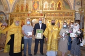 Епископ Югорский Фотий вручил Патриаршие награды урайским врачам, потрудившимся в борьбе с короновирусной инфекцией