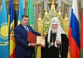 Святішому Патріархові Кирилу вручена медаль «Російський фонд миру — 60 років»