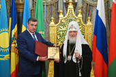 Înmânarea Sanctității Sale Patriarhului Chiril medaliei jubilare „Fundația Rusă pentru Pace - 60 de ani”