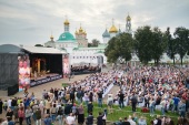 В рамках проекта «Русская опера у стен монастыря» у Троице-Сергиевой лавры была исполнена опера «Евгений Онегин»