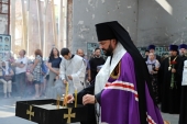 Архиепископ Владикавказский Леонид совершил заупокойную литию по жертвам теракта в Беслане