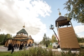 Митрополит Ханты-Мансийский Павел освятил купол и колокола для колокольни Димитриевского монастыря Ханты-Мансийска