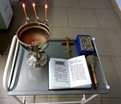 Клирик Александровской епархии освятил ковидный госпиталь в городе Струнино