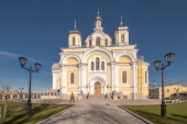 Глава Санкт-Петербургской митрополии освятил Троицкий храм на Октябрьской набережной Северной столицы