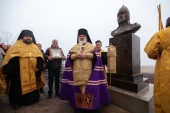 Памятник святому Александру Невскому открыт в скиту Александро-Невской лавры